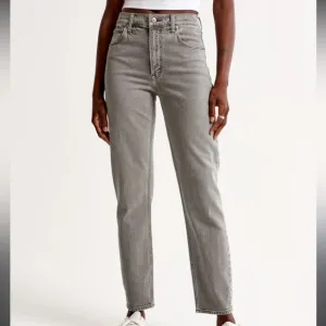 Abercrombie &amp; Fitch The Mom High Rise Jean
