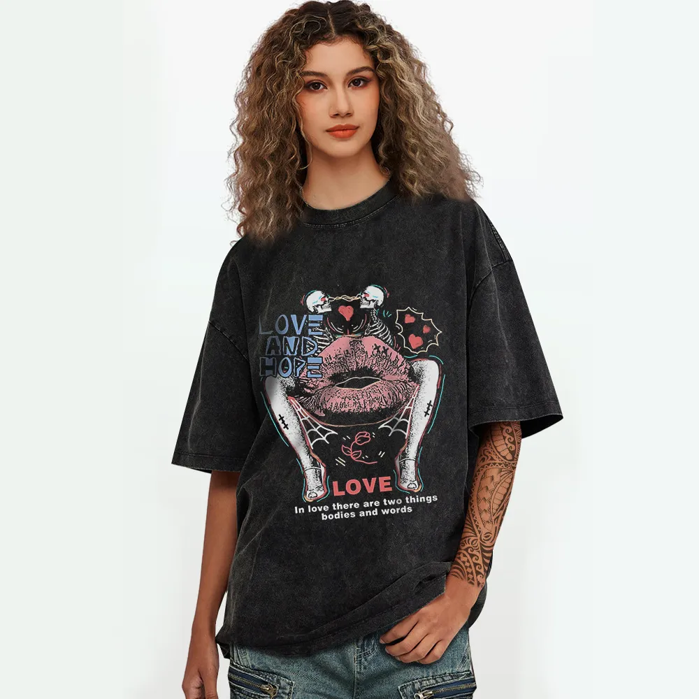 Abstract Skull Lips Washed T-Shirt