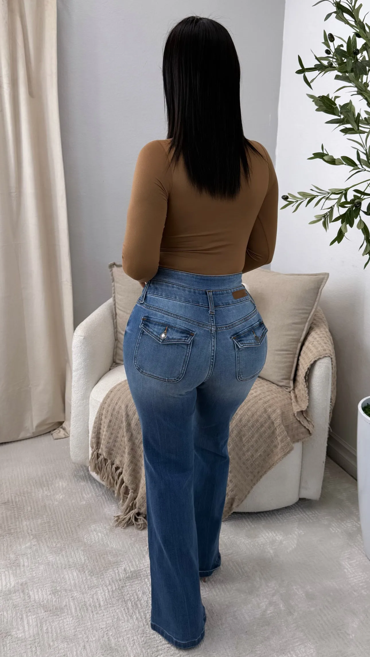 AM39178M SUPER HIGH RISE FLARE JEANS