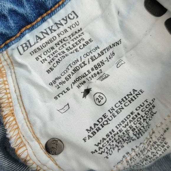 Blank NYC KickFlare Distressed Cropped Jeans Size 25