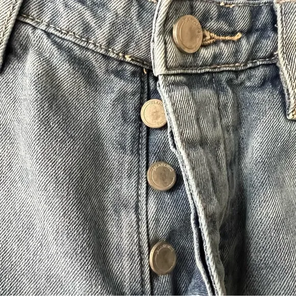 BLANK NYC THE MADISON CROP JEANS IN LIGHT WASH SIZE 30.
