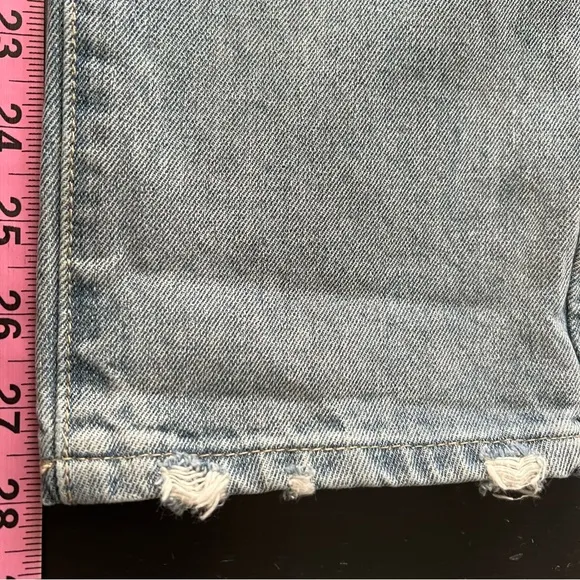 BLANK NYC THE MADISON CROP JEANS IN LIGHT WASH SIZE 30.