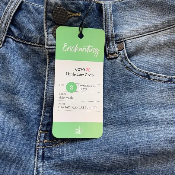 CABI HIGH-LOW CROP JEANS #6070 IN SKIP WASH - SIZE 2 - NWT!