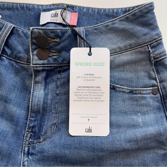 CABI HIGH-LOW CROP JEANS #6070 IN SKIP WASH - SIZE 2 - NWT!