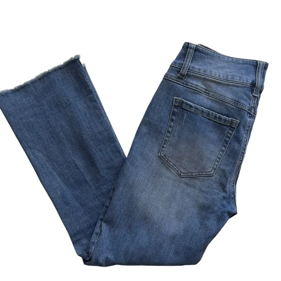 CABI HIGH-LOW CROP JEANS #6070 IN SKIP WASH - SIZE 2 - NWT!