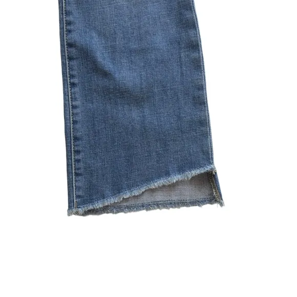 CABI HIGH-LOW CROP JEANS #6070 IN SKIP WASH - SIZE 2 - NWT!