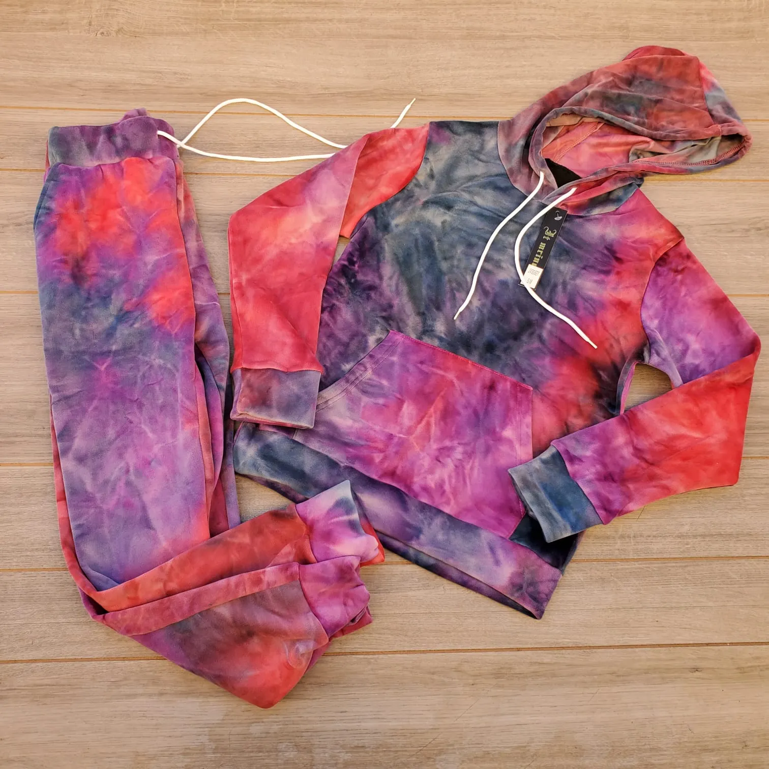 Carmen set red