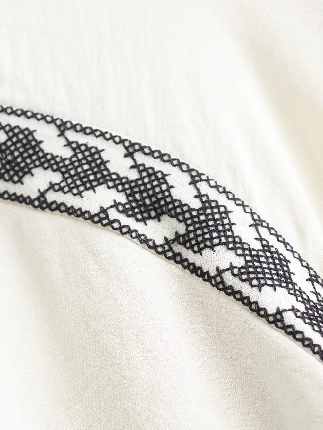 Casual Long-Sleeve Shirt with Embroidery and Color-Block Design, Stylish and Comfortable Top S-240804-23