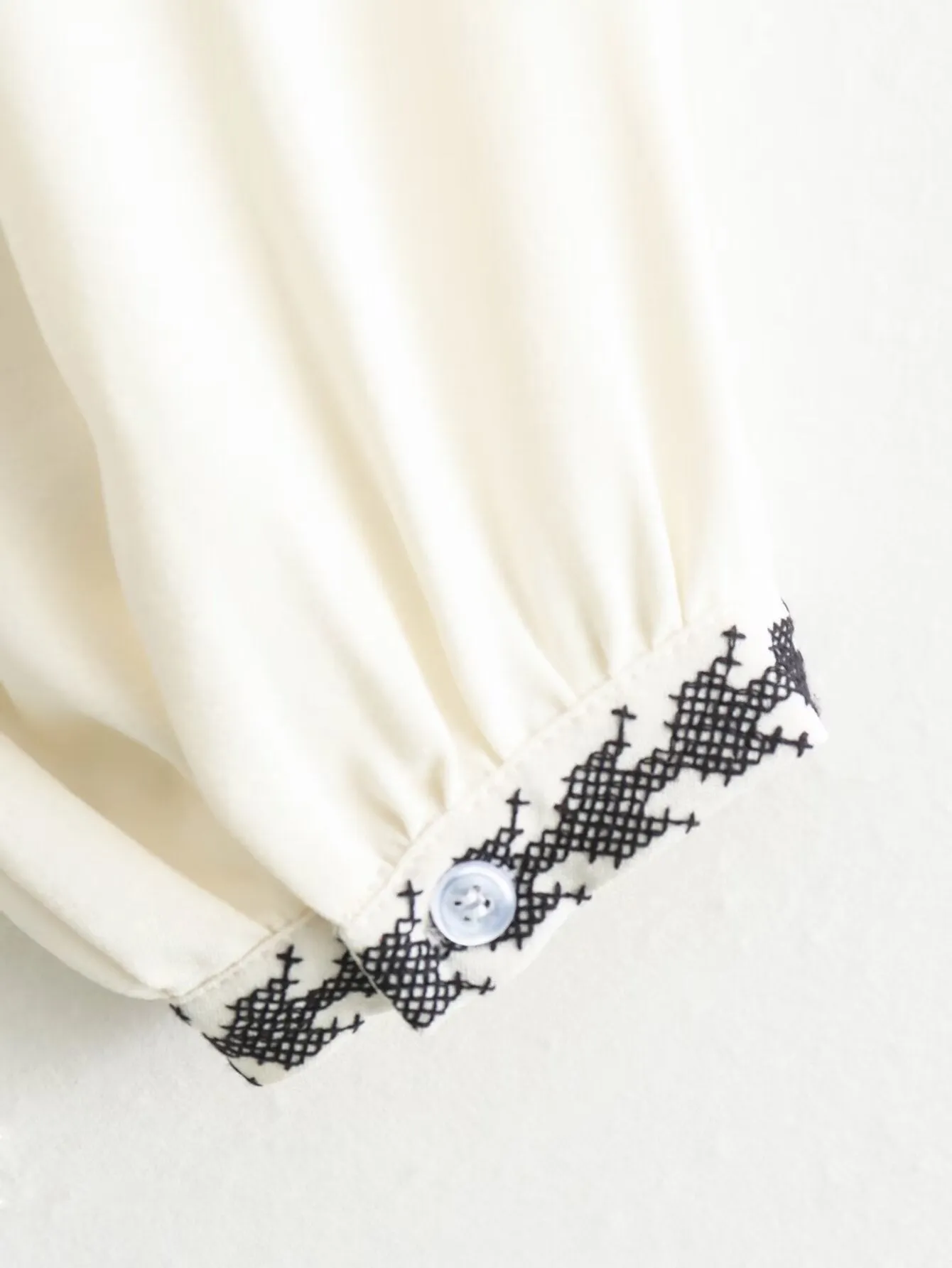 Casual Long-Sleeve Shirt with Embroidery and Color-Block Design, Stylish and Comfortable Top S-240804-23