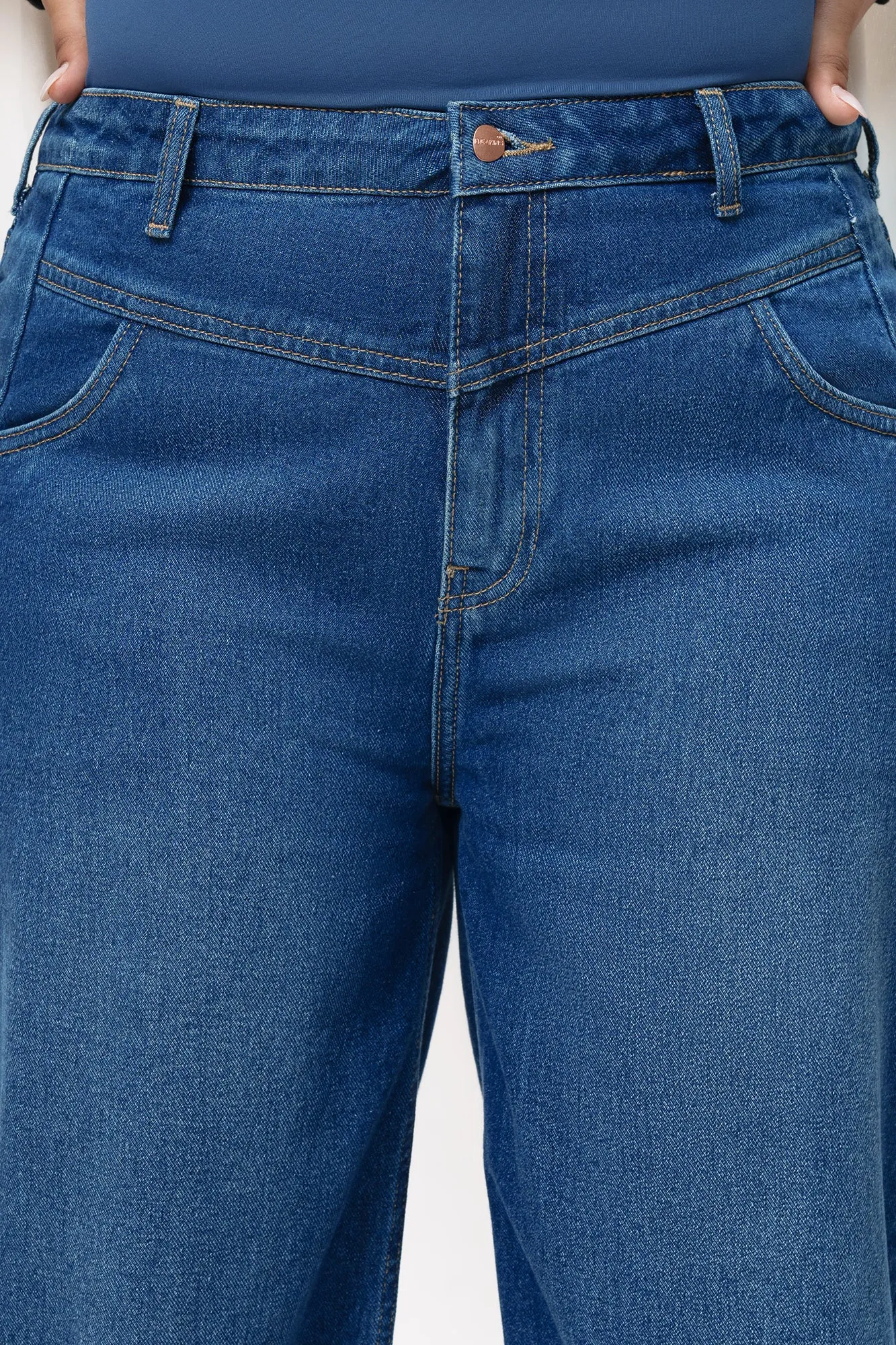 Curve Fish Cut Straight Jeans