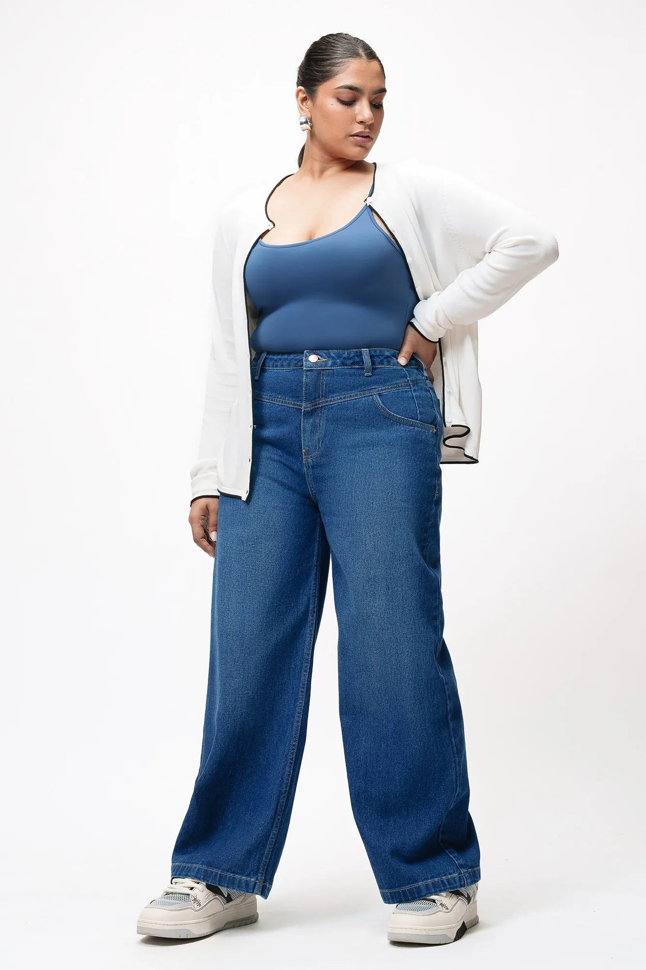 Curve Fish Cut Straight Jeans