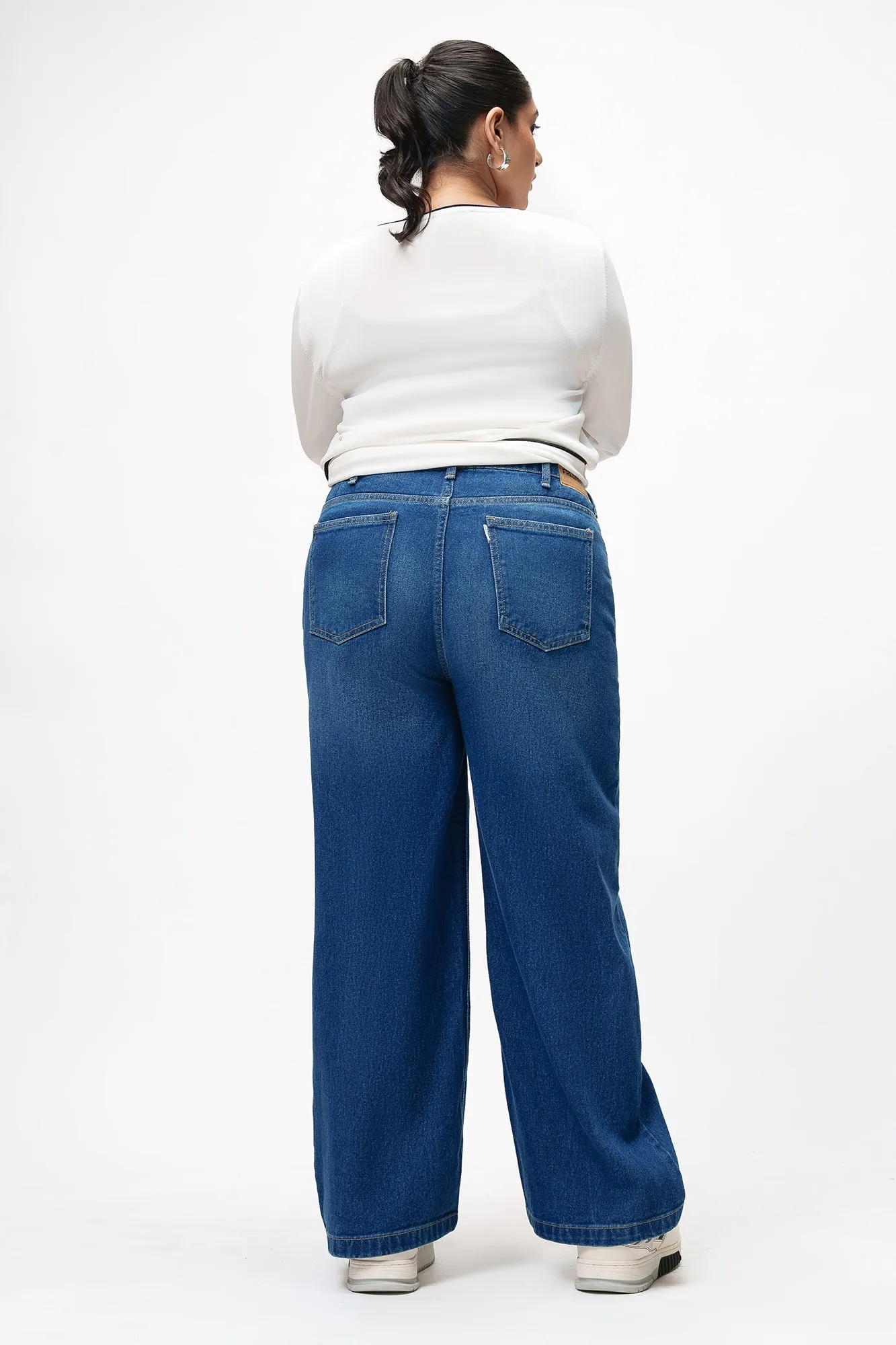 Curve Fish Cut Straight Jeans