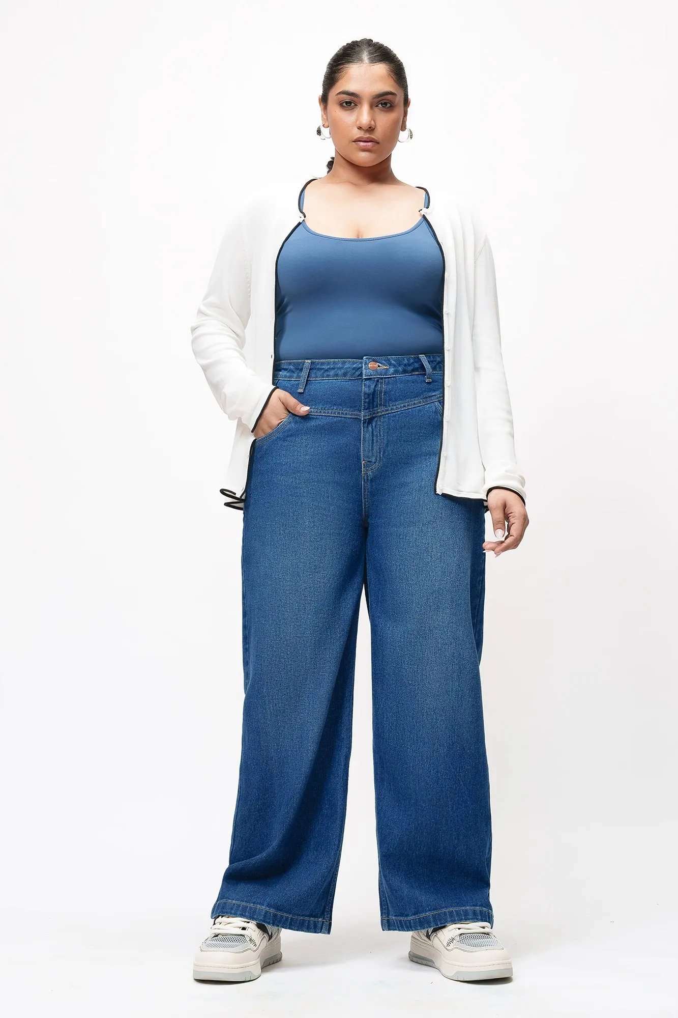 Curve Fish Cut Straight Jeans