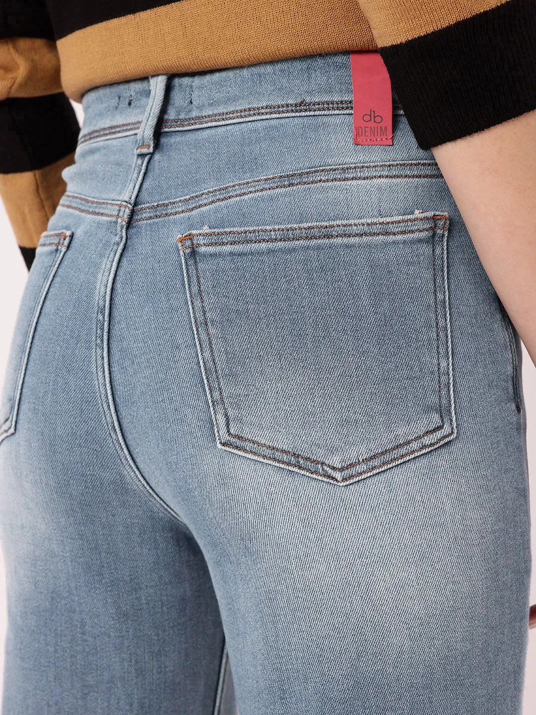 DressBerry Women Edgy Vibe Light Fade Stretchable Frayed Jeans