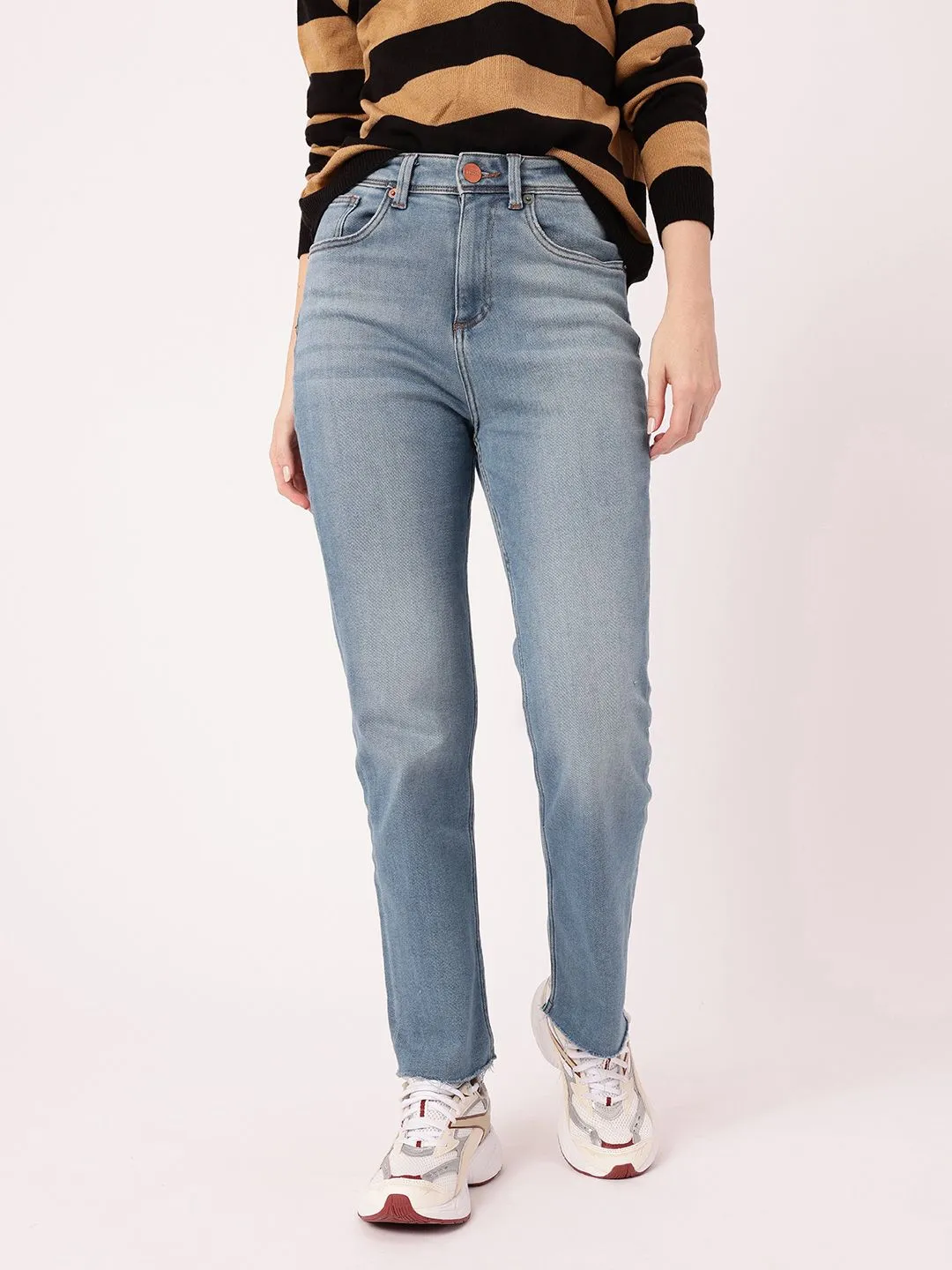 DressBerry Women Edgy Vibe Light Fade Stretchable Frayed Jeans