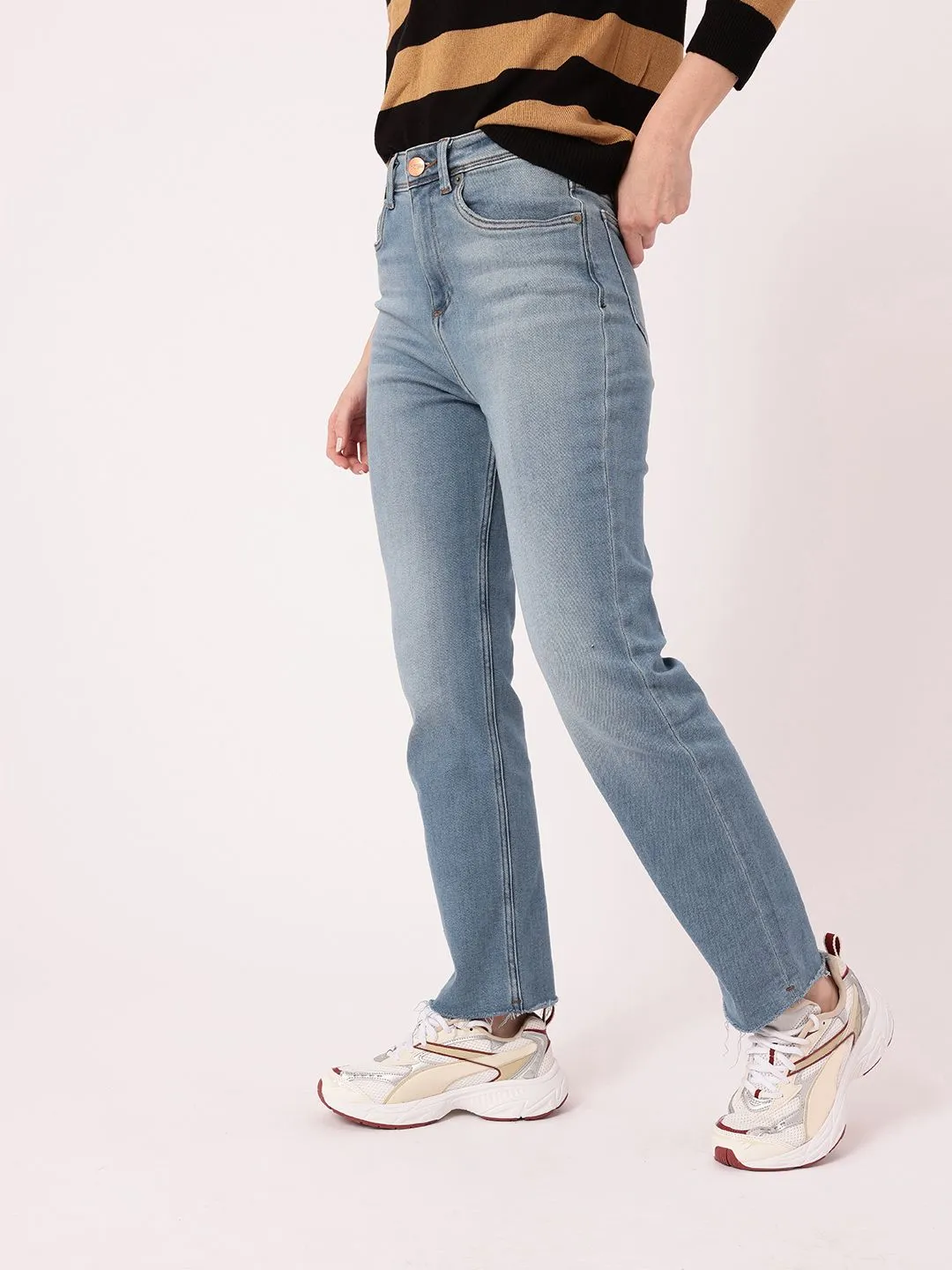 DressBerry Women Edgy Vibe Light Fade Stretchable Frayed Jeans