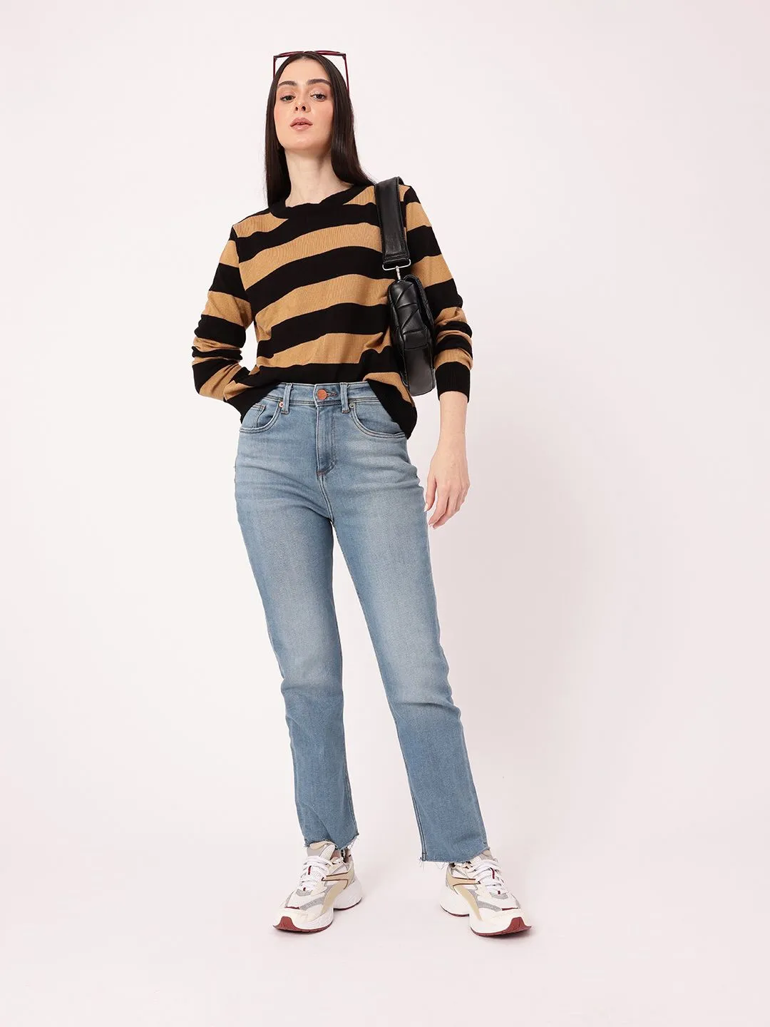 DressBerry Women Edgy Vibe Light Fade Stretchable Frayed Jeans