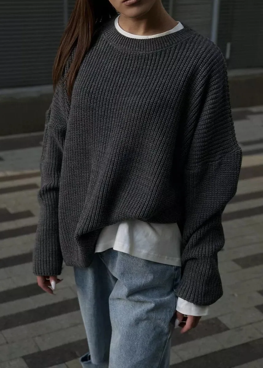Effortlessly Chic - Women's Round Neck Loose Sweater