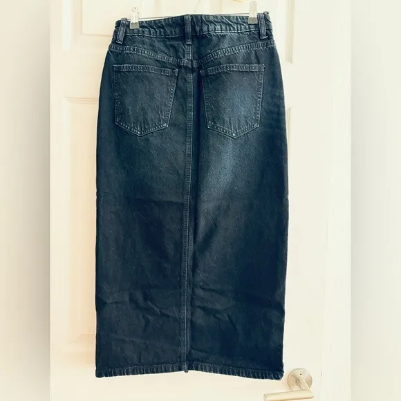 FREE PEOPLE We The Free Black Denim Midi Skirt in Black Wild Roses