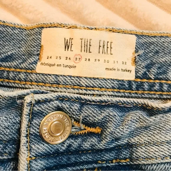 FREE PEOPLE We The Free Maggie Mid Rise Straight Leg Ripped Knee Jean Size 27 4