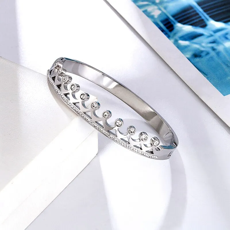 High Quality Unique Design Crystal Stainless Steel Bracelet for Women for daily/party wear