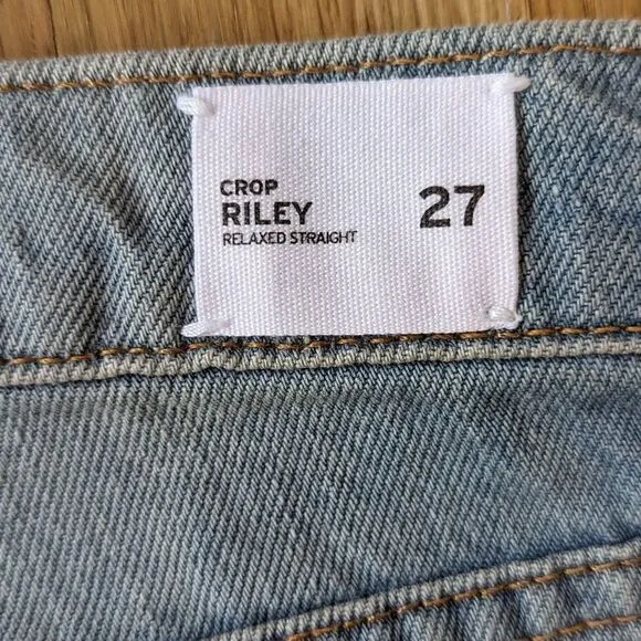 Hudson Jeans Riley Crop Relaxed Straight Jeans in Amplify light wash with stars