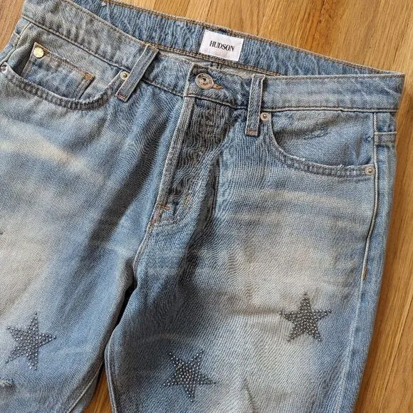 Hudson Jeans Riley Crop Relaxed Straight Jeans in Amplify light wash with stars