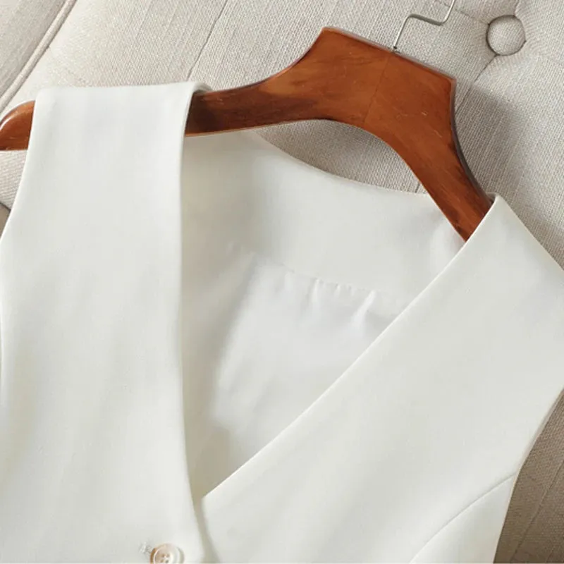 Isolina V-Neck Vest