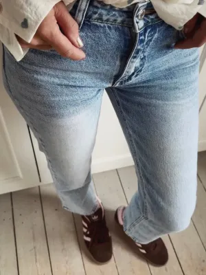 JEANS WITH LOW WAIST - LIGHT BLUE