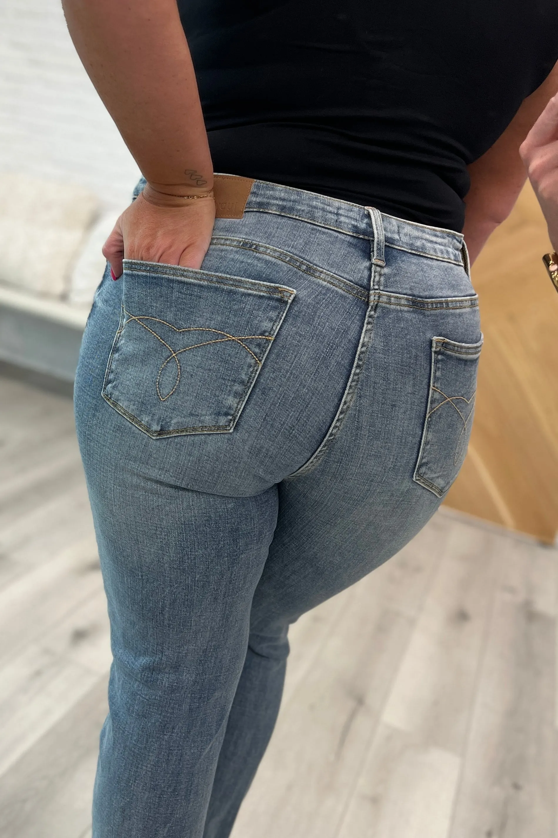 JUDY BLUE Elodie Mid Rise Distressed Boyfriend Jeans