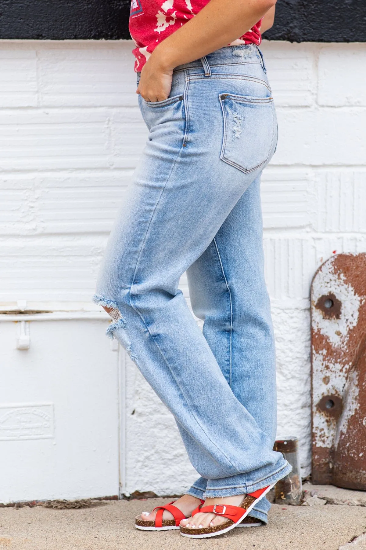 Judy Blue Light Wash Distressed Knee Jeans