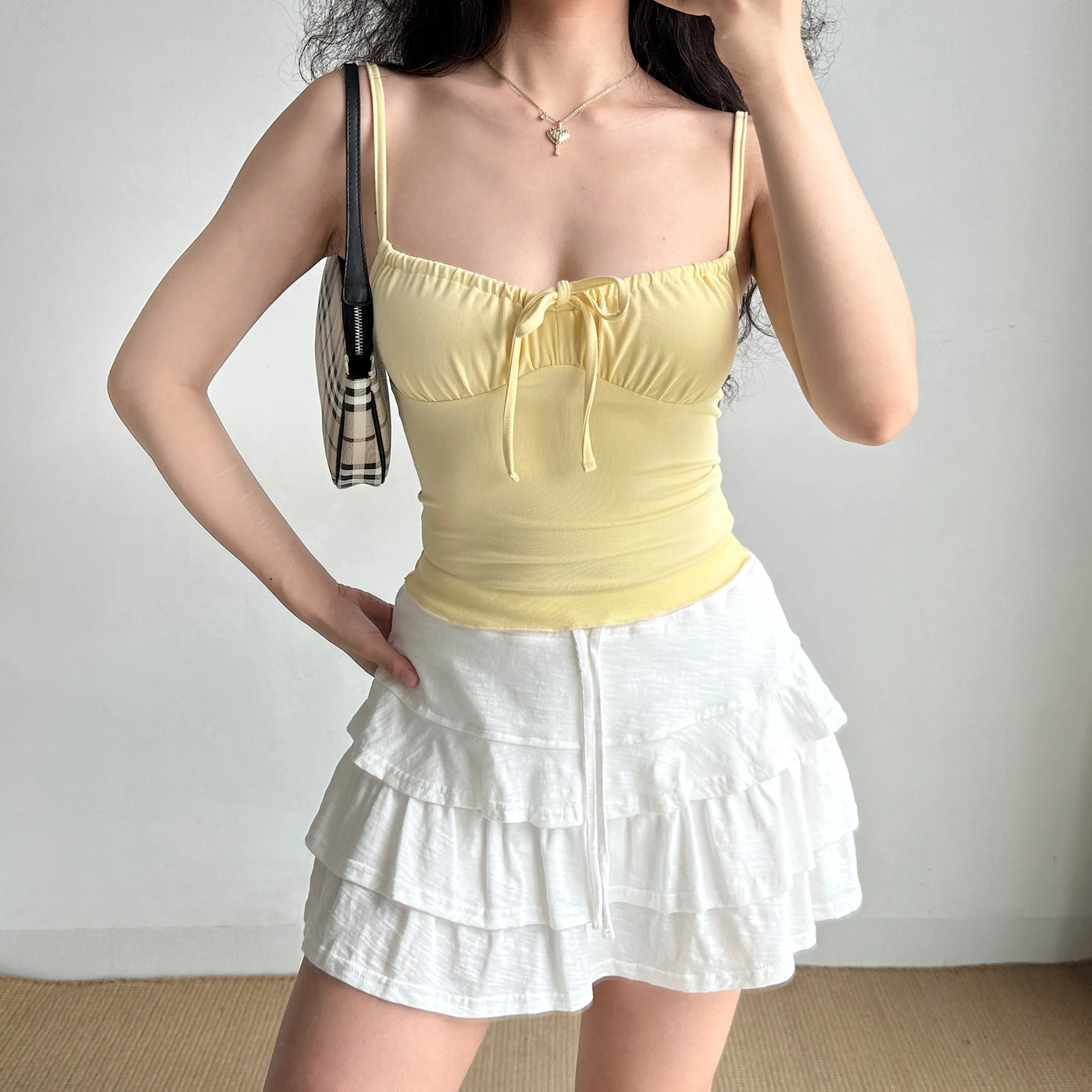 Layered lace lace short skirt