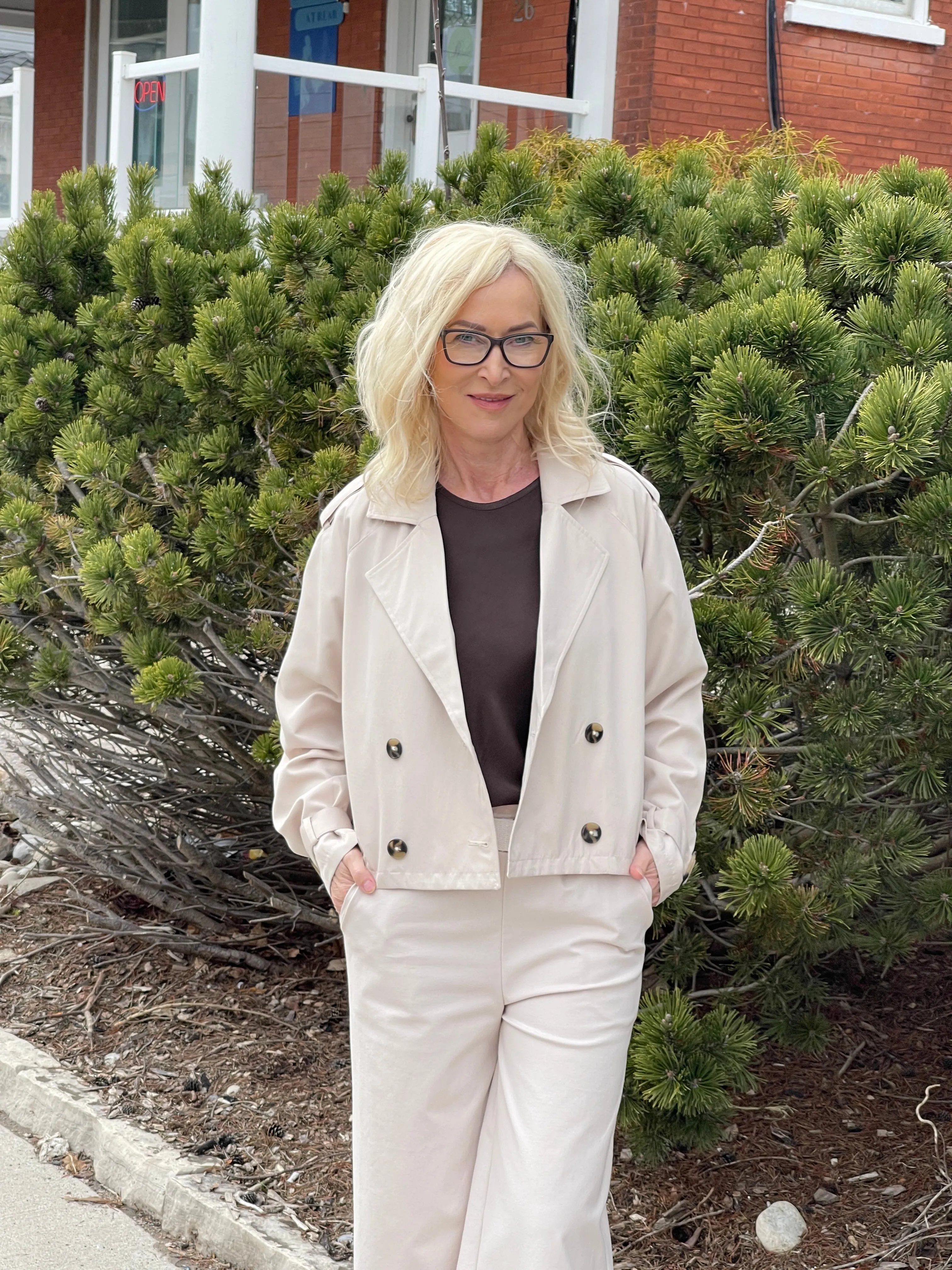 Lindsay Cropped Trench