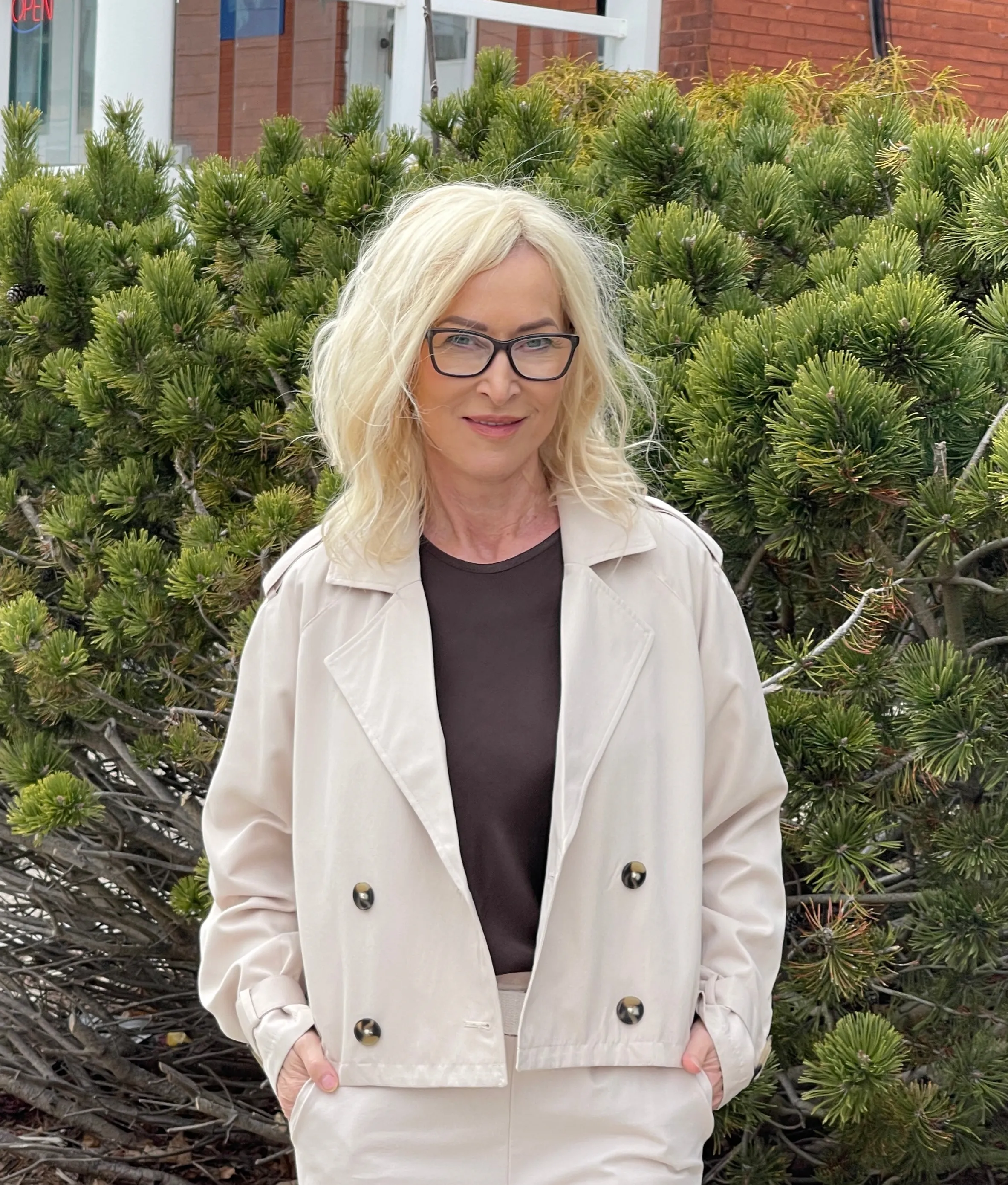 Lindsay Cropped Trench