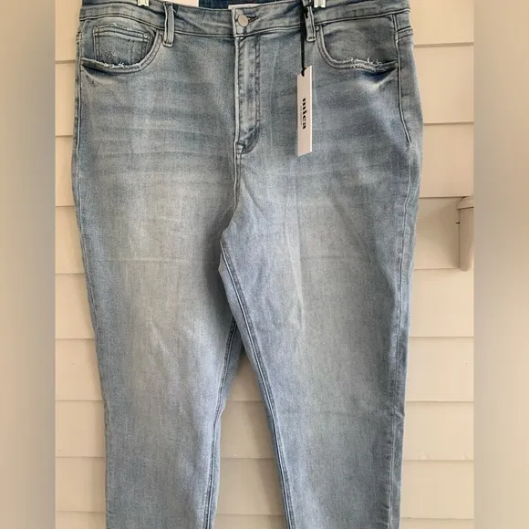 Mica Denim Super High Tapered Crop Jeans NWT Size 18W