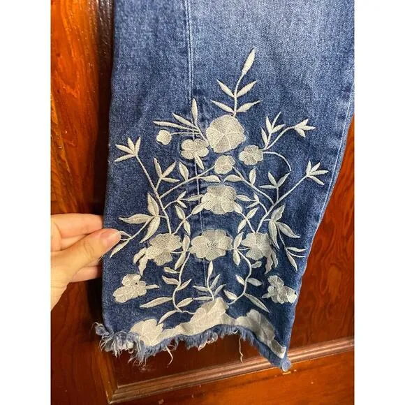 NWOT Anthropologie Pilcro Flare High Rise Jeans Floral Embroidery 29