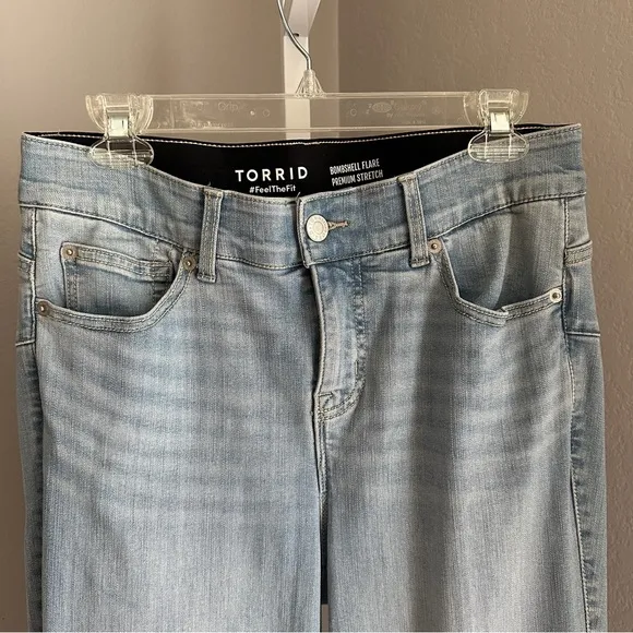 NWOT Torrid Bombshell Flare Premium Stretch High Rise Light Wash 12 R