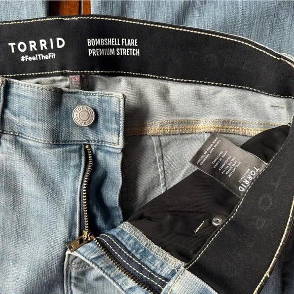 NWOT Torrid Bombshell Flare Premium Stretch High Rise Light Wash 12 R