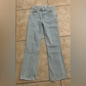 Paige Light Blue Cindy Straight Jeans 26