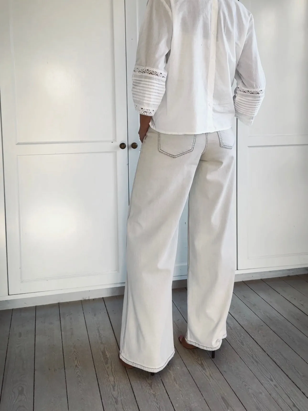 RELAXED LOOSE STRAIGHT LEG JEANS - LIGHT GREY