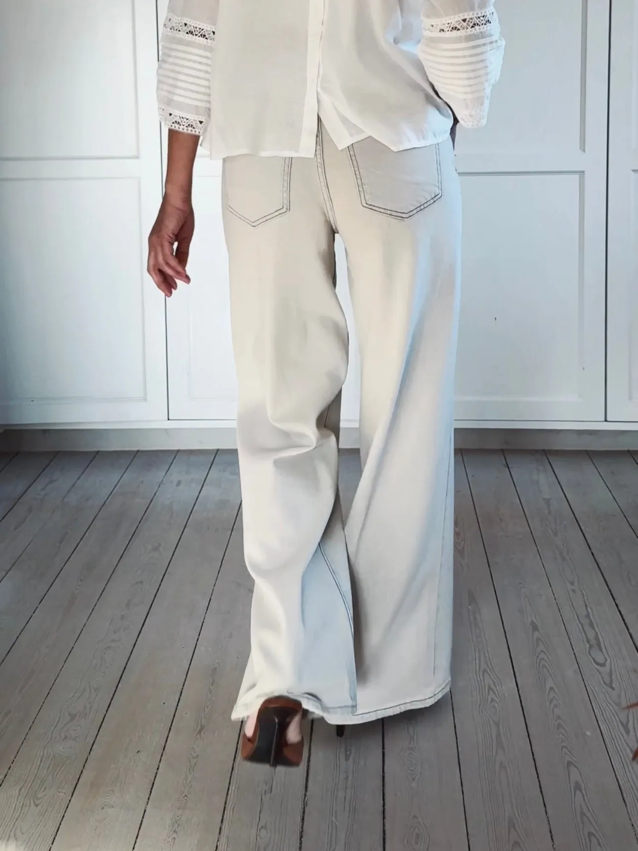 RELAXED LOOSE STRAIGHT LEG JEANS - LIGHT GREY