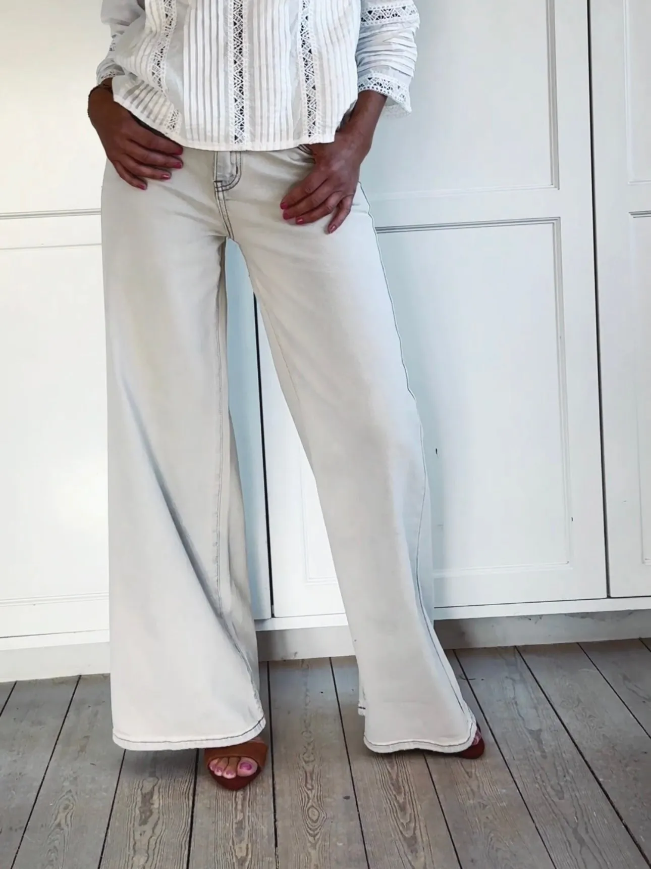 RELAXED LOOSE STRAIGHT LEG JEANS - LIGHT GREY