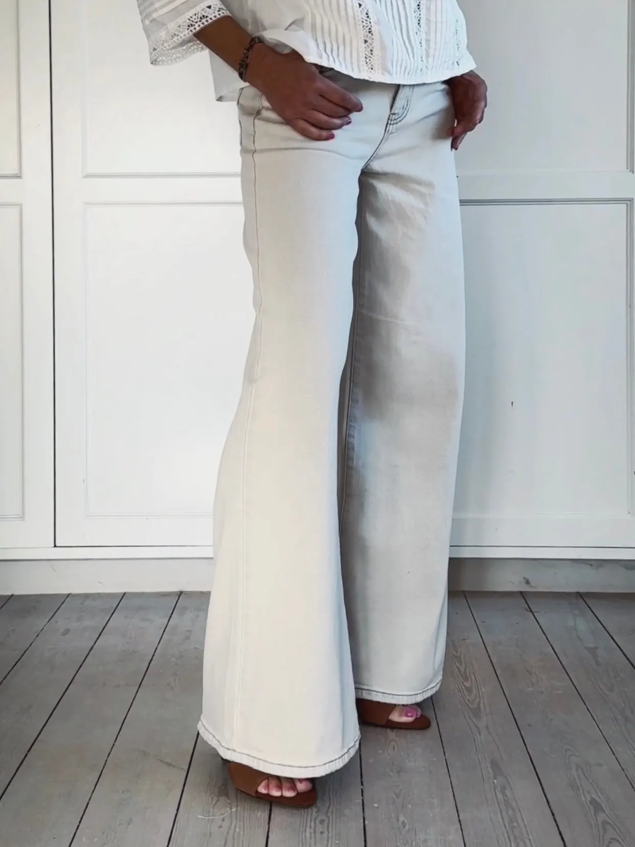 RELAXED LOOSE STRAIGHT LEG JEANS - LIGHT GREY