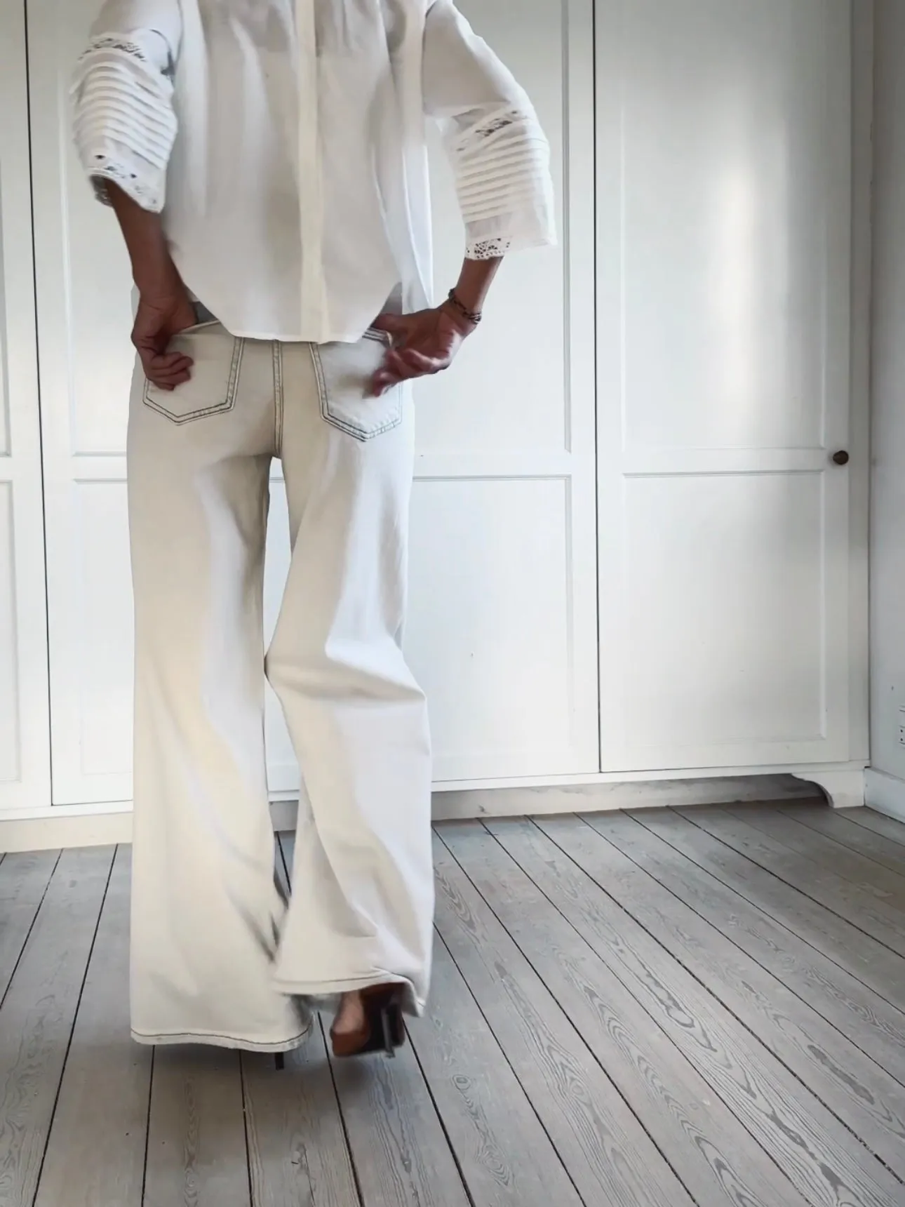 RELAXED LOOSE STRAIGHT LEG JEANS - LIGHT GREY
