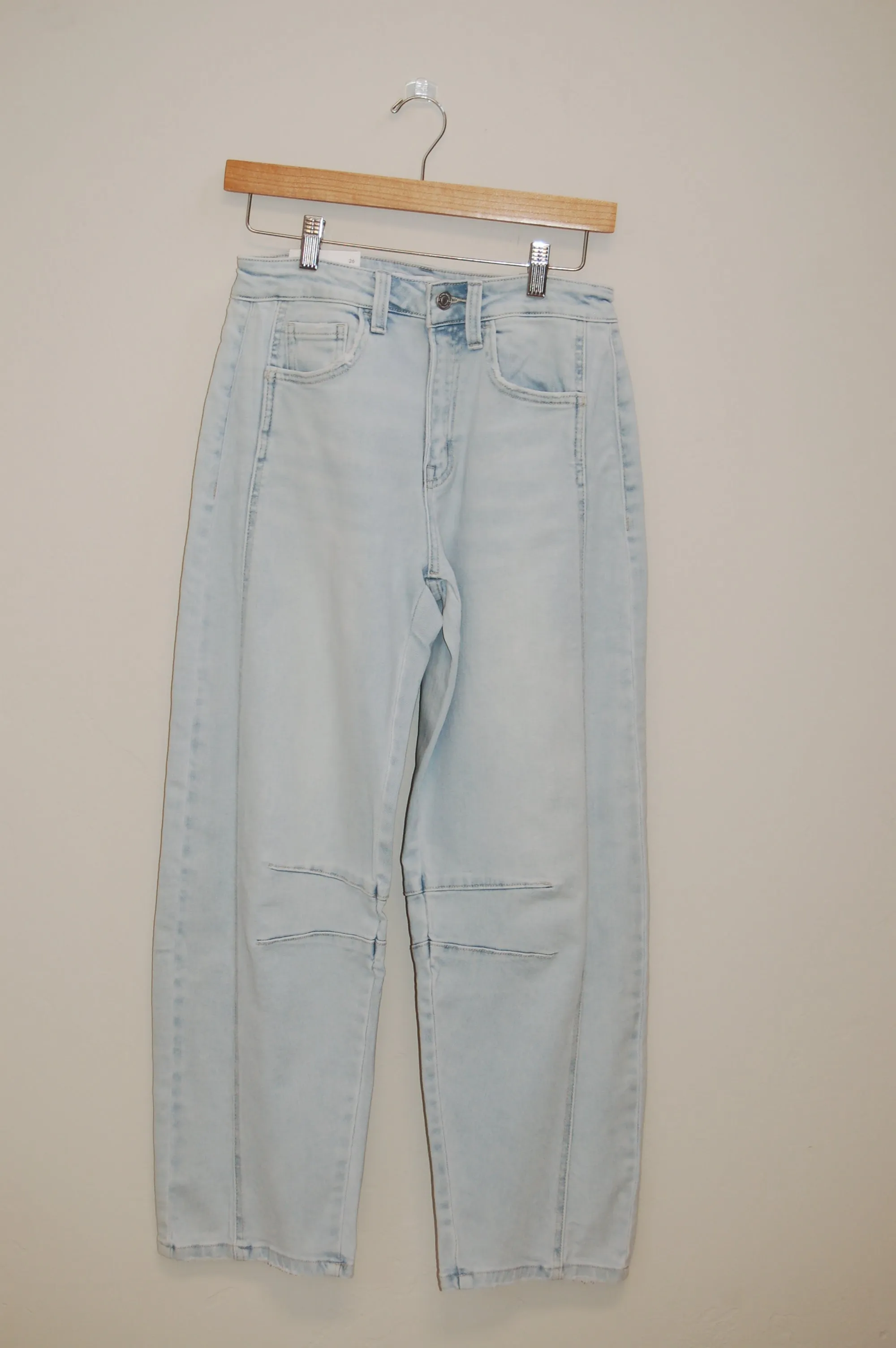Sky Light Wash Barrel Jean
