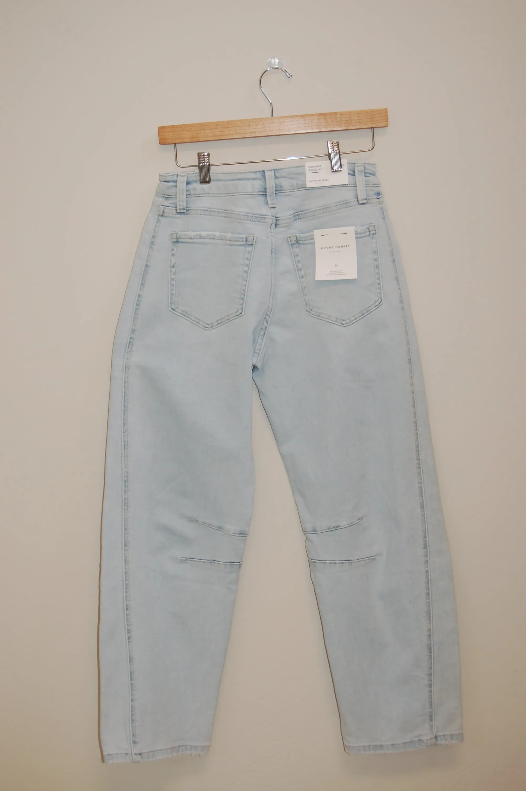 Sky Light Wash Barrel Jean