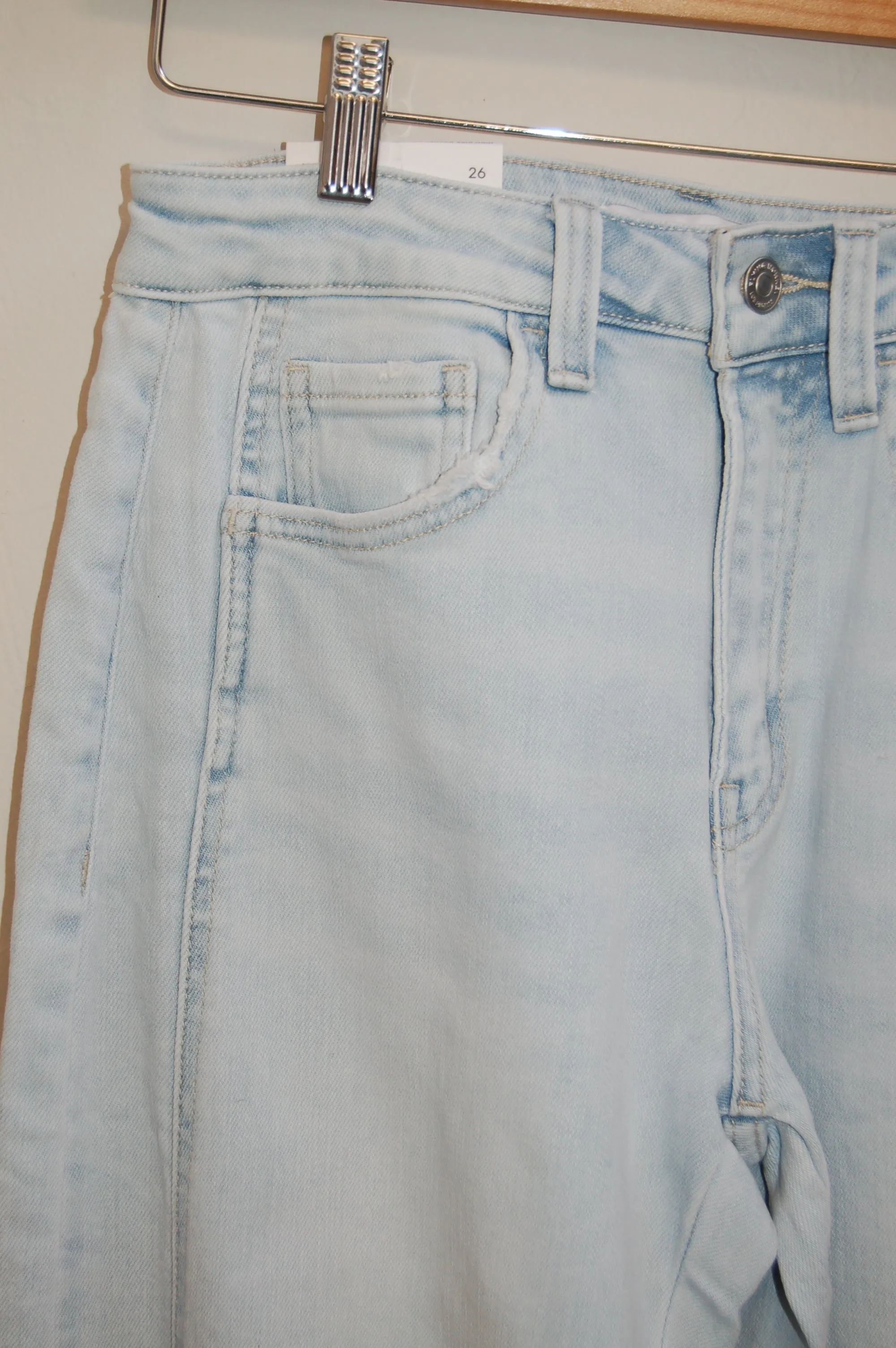 Sky Light Wash Barrel Jean
