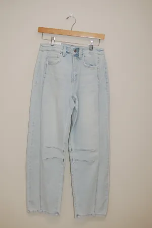 Sky Light Wash Barrel Jean