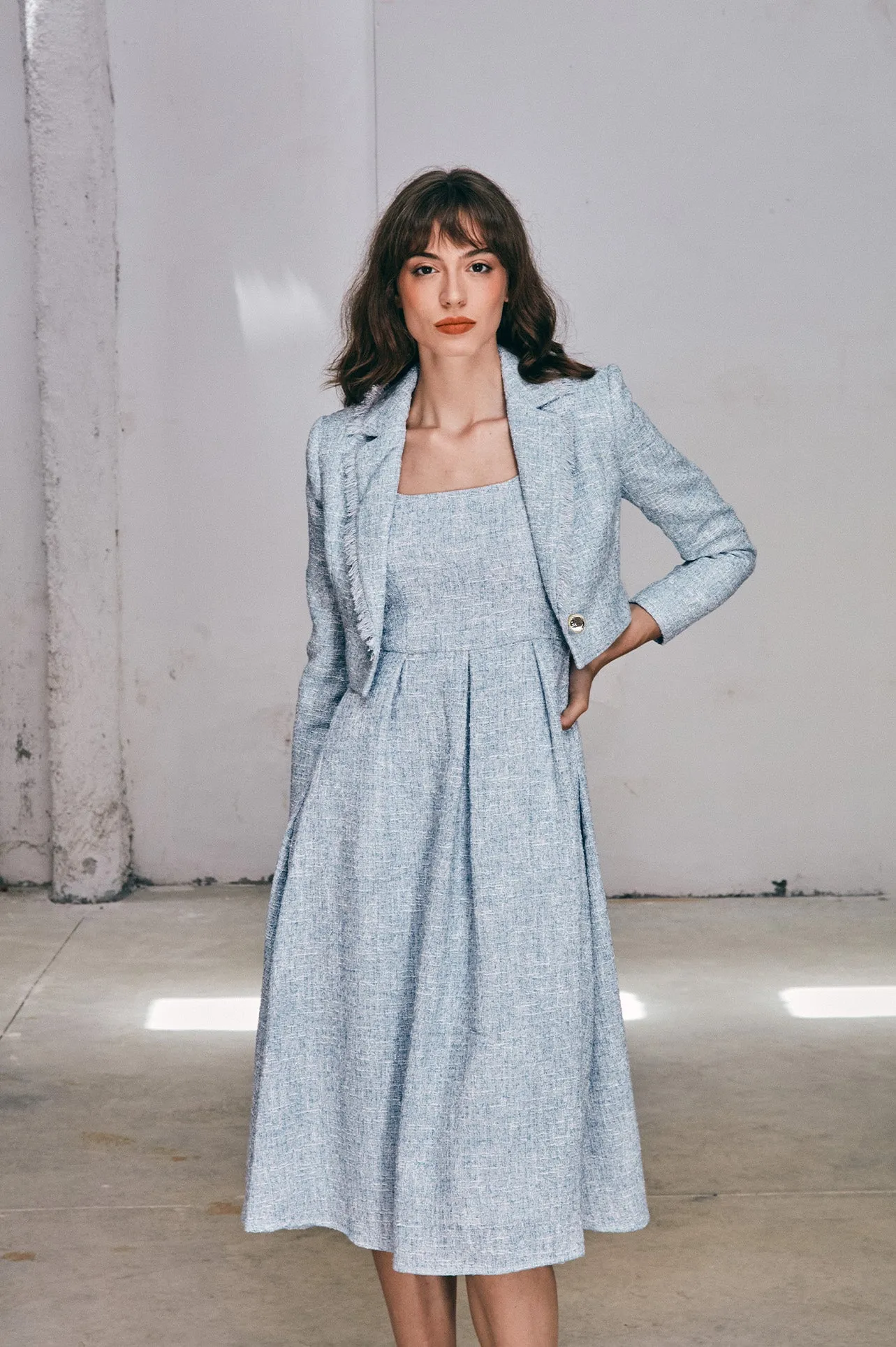 SQUARE-NECKLINE DRESS IN BLUE