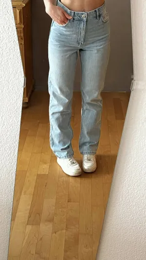 streight light blue jeans - Bershka
